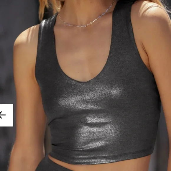 NWT Beyond Yoga Heather Rib Black Shine Glow On Cropped Tank - Picture 10 of 10